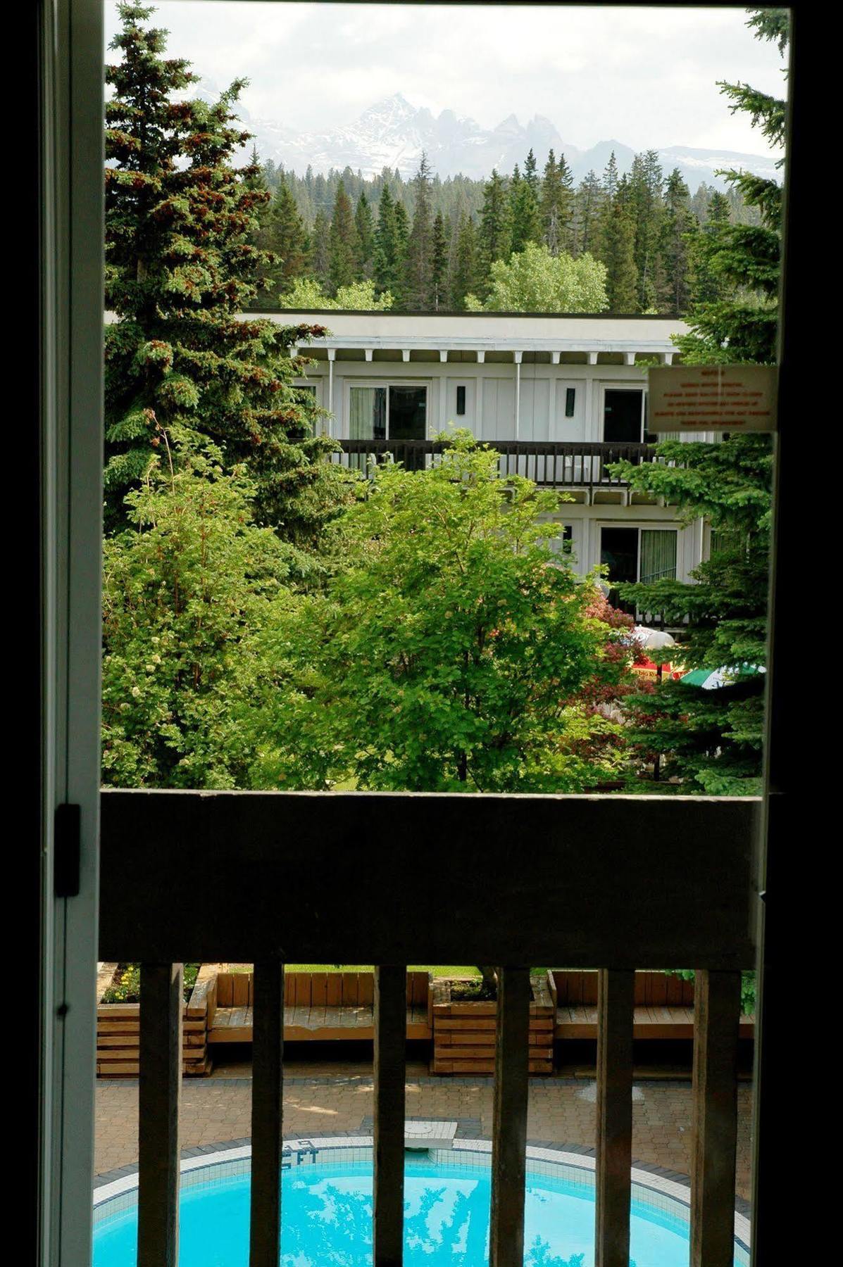 Banff Voyager Inn Exterior photo