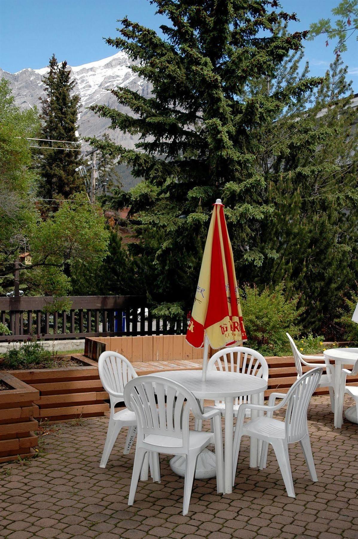 Banff Voyager Inn Exterior photo