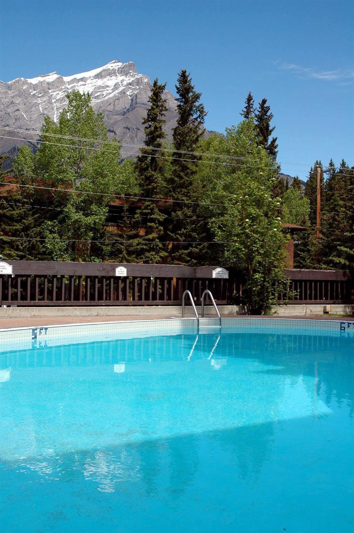 Banff Voyager Inn Exterior photo